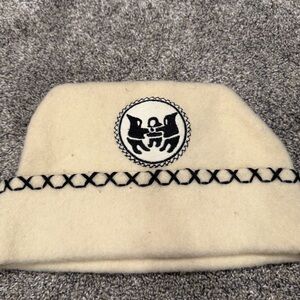 Vintage handmade Inuit hat with fur